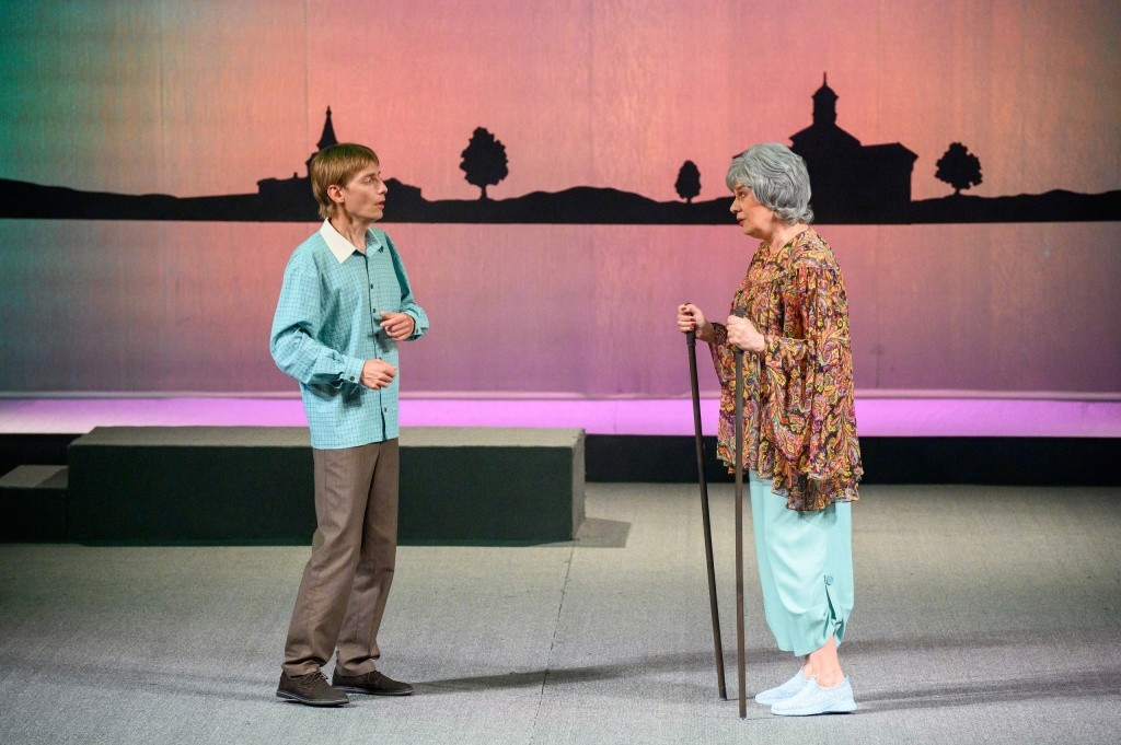 .jpg Героиня Островского с скандинавскими палками (тут вопросительный знак) . Легко!.jpg