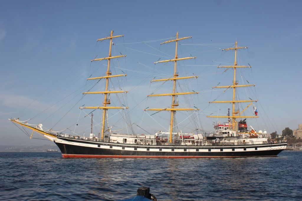 Паллада на рейде Вальпараисо.