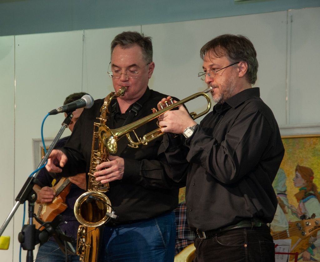 На саксофоне- Юрий Щербаков.JPG