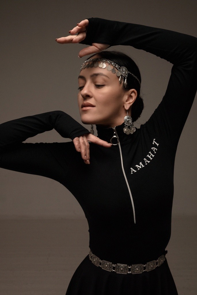 За грациозностью и внешней сдержанностью угадывается сила характера, умение владеть не только своим телом, но и своим духом..jpg