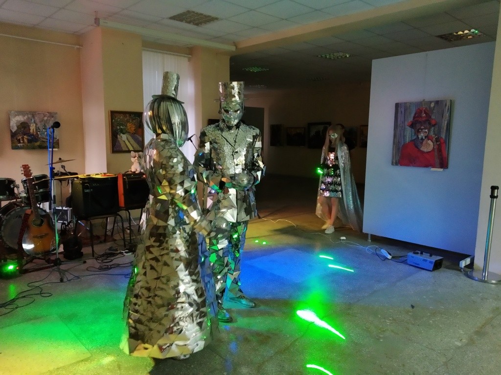 ИЗО. Зеркальный перфоманс.jpg