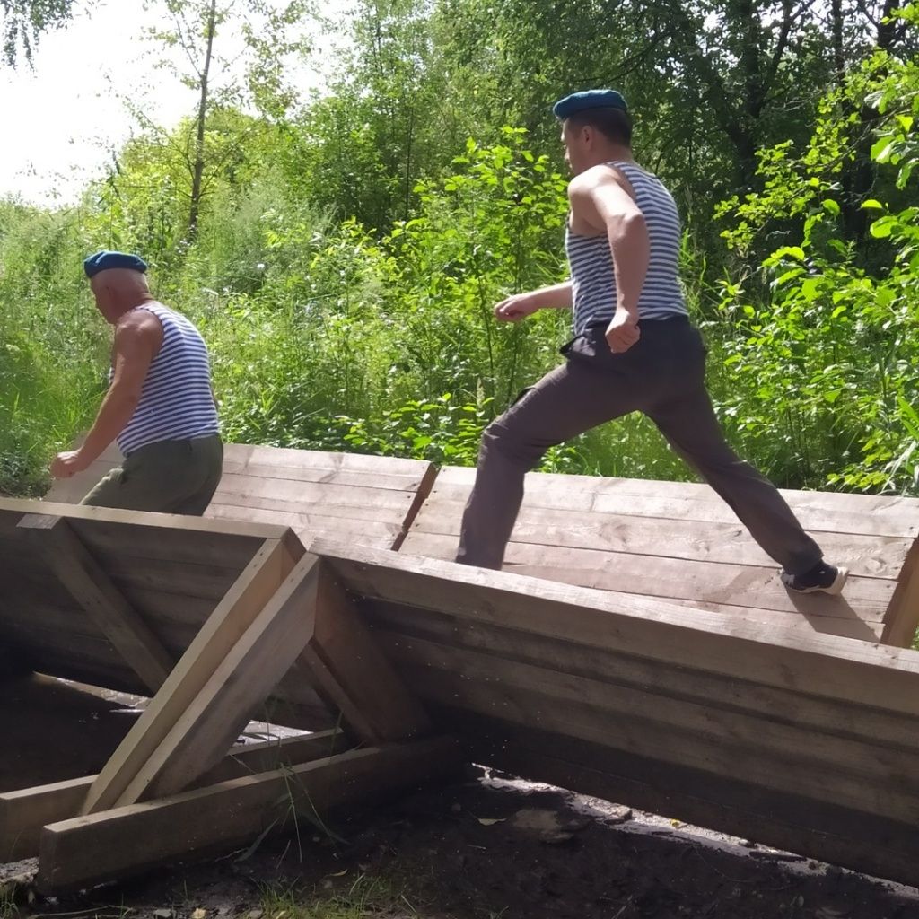 Преодоление препятствий. (Фото регионального отделения Союза десантников России).