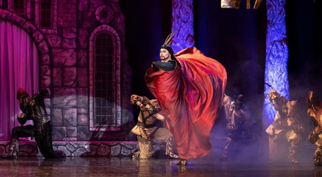 Хан Гирей в исполнении Константина Иванова заставил московских зрителей по-иному посмотреть на известный персонаж.jpg