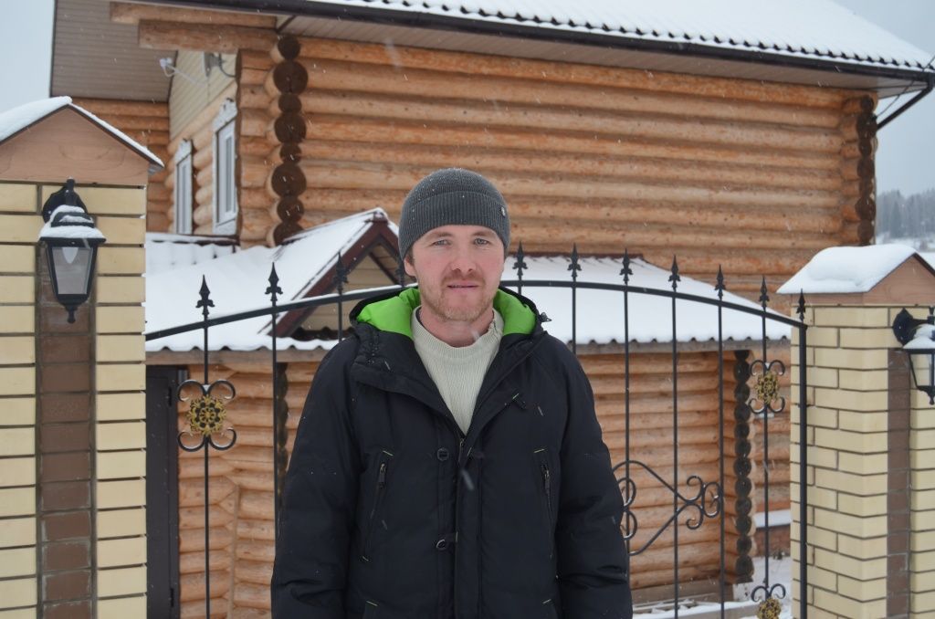 Валерий Петров дом построил, трое детей, осталось посадить сад.JPG