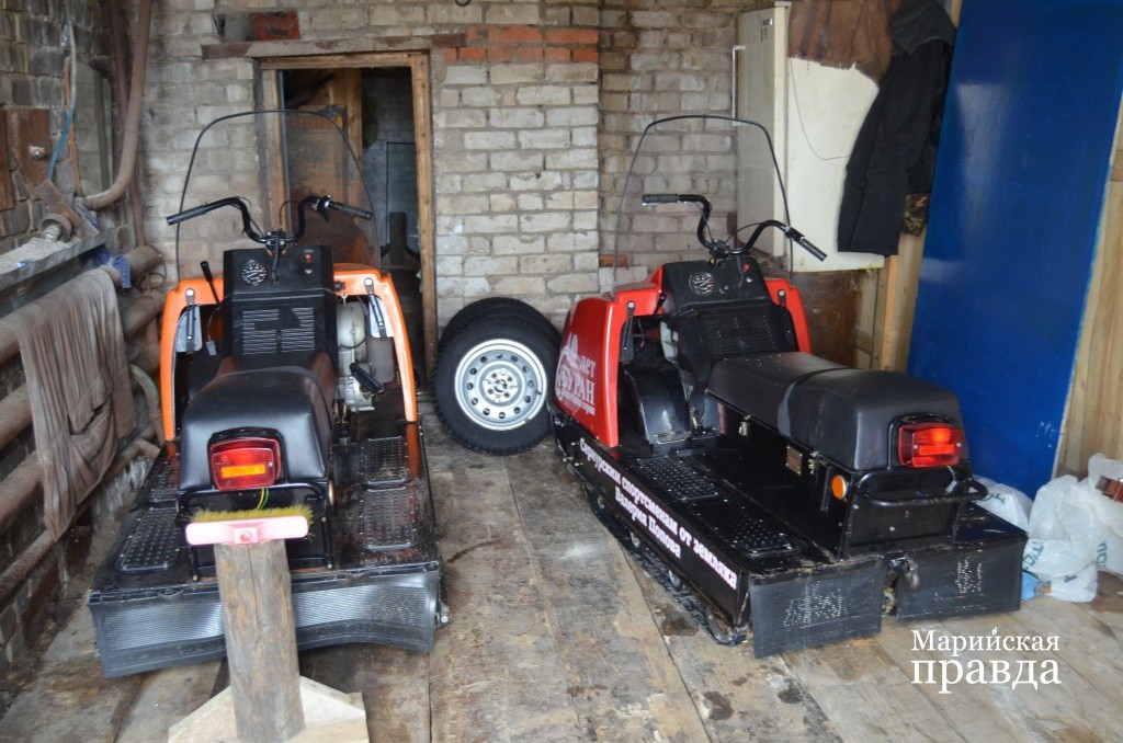 На вооружении сернурских лыжников два снегохода..jpg