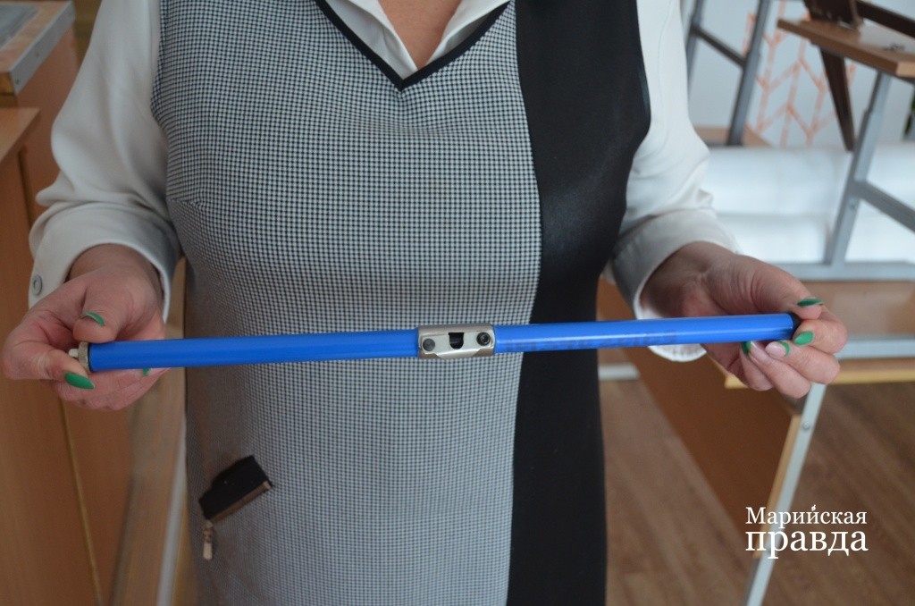 Это керн - полезный прибор для определения возраста дерева..jpg