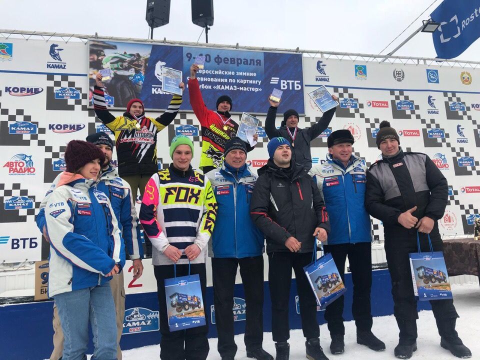 Сергей Кренев (в центре) - победитель гонки картинг 1.jpg