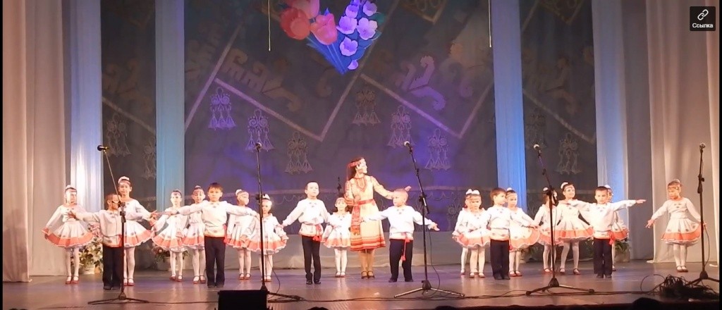 Самые маленькие онарчики делают первые шаги на профессиональной сцене. Фото предоставлено Борисом Дмитриевым.jpg