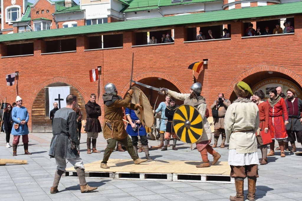  Попробовать свои силы реконструкторы могли в нескольких турнирах. 