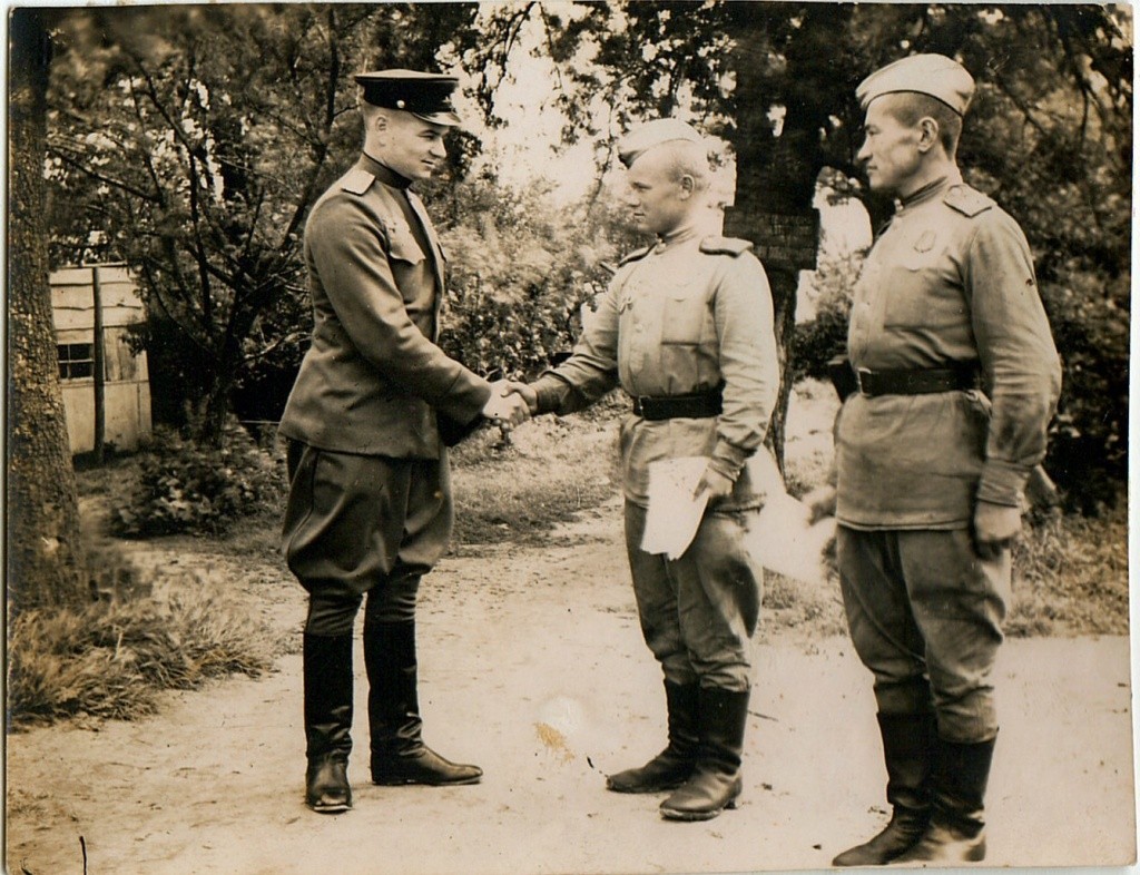 05.1945г.Награждение сержанта Емельянова И.С. орденом Отечественной войны 2ст..jpg