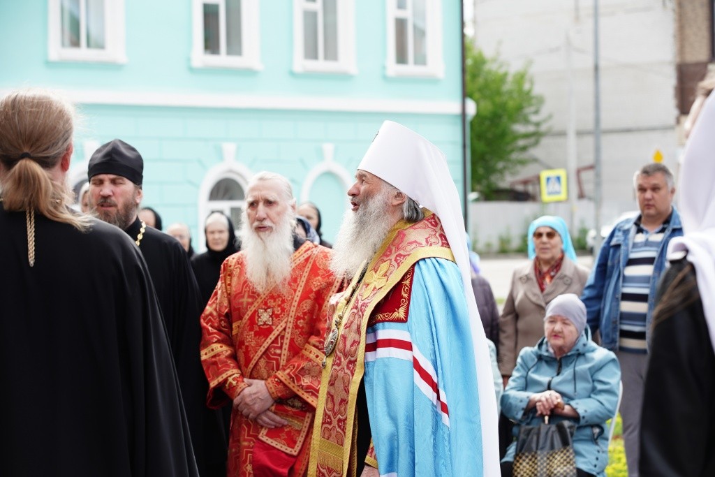 Митрополит Иоанн с детства был знаком с песнопениями Петра Желвакова. (Фото Виктории Соловьевой, пресс-служба епархии).