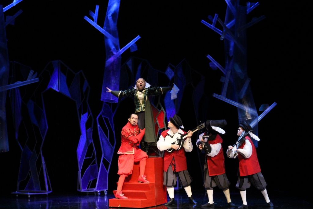 Виола- Анна Деркач, герцог Орсино- Руслан Незеев. Фото Ирины Суворовой.jpg