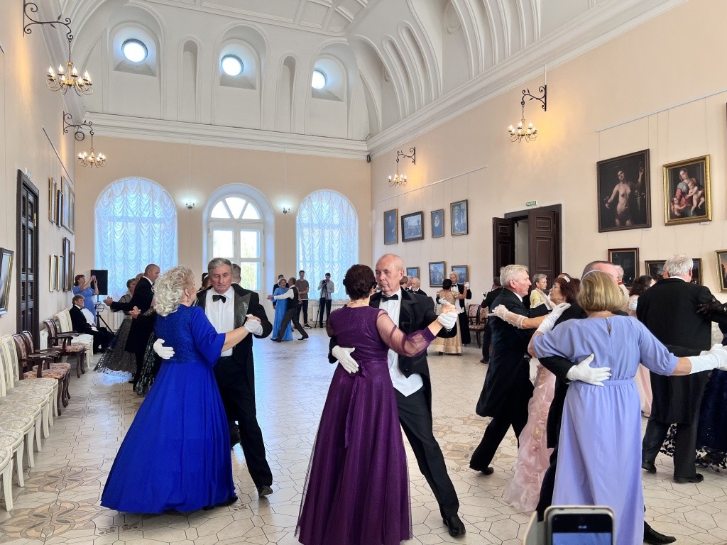 Элегантный вальс