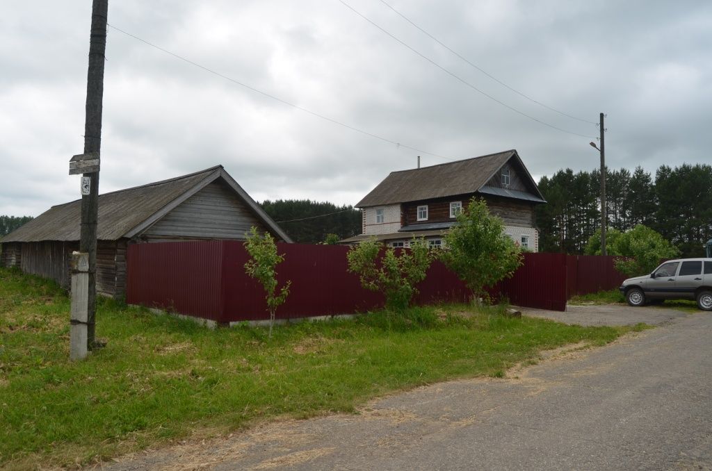 Деревенская усадьба героя нашей публикации.JPG