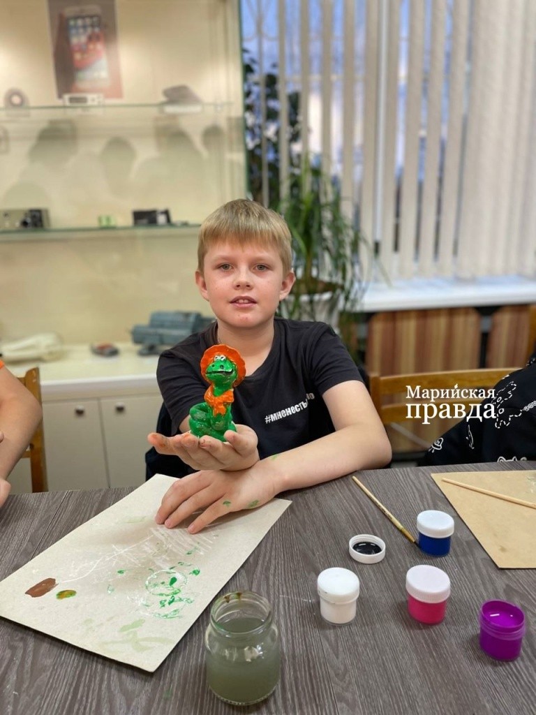 Десятки змеек Семейшевы раздарили детям. Десятки змеек Семейшевы раздарили детям 1.jpg