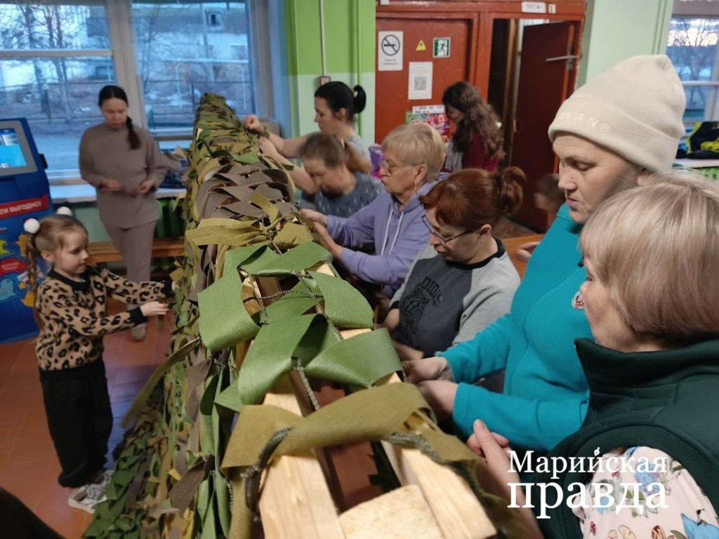 В школу вместе с детьми пришли мамы и бабушки 1.jpg