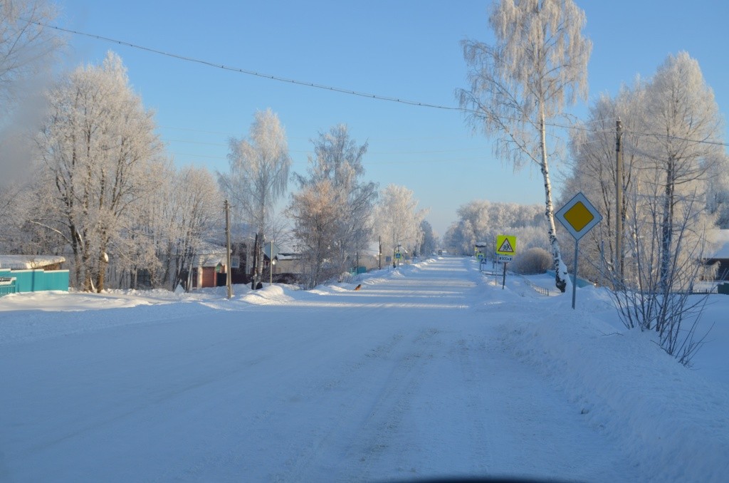 Центральня улица села Юледур - Коммунистическая - отсюда началась газификация населенного пункта.jpg