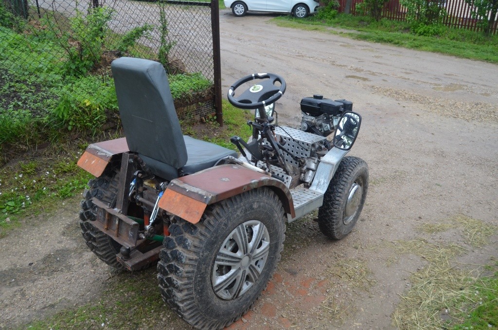 Последний штрих - трактор осталось покрасить. Последний штрих - трактор осталось покрасить.jpg