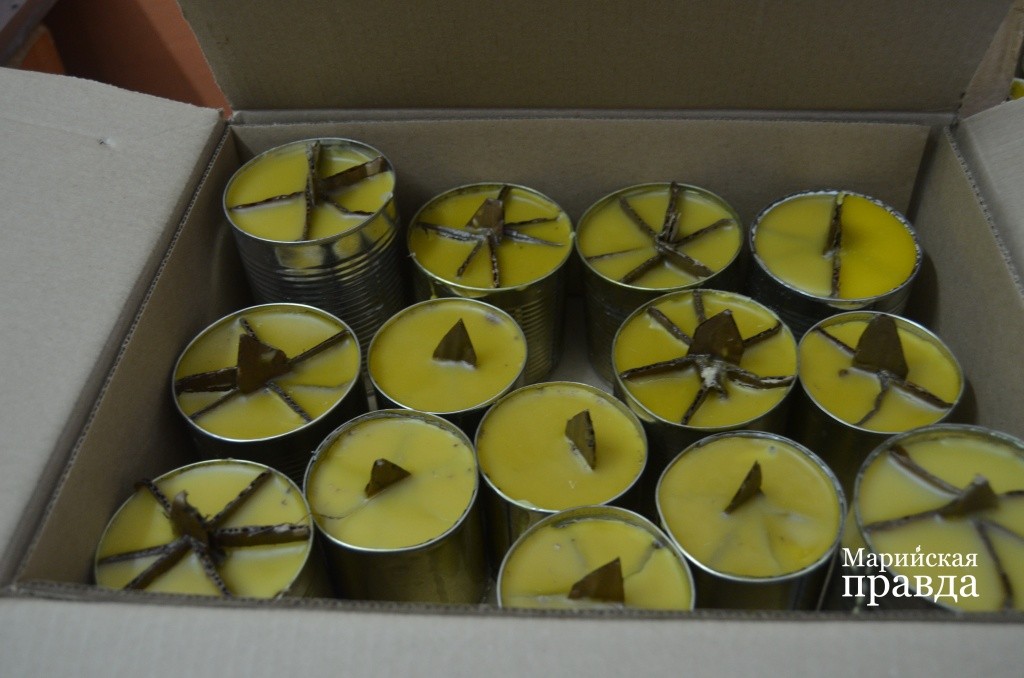 На каждую банку уходит примерно 350 граммов парафина и воска. На каждую банку уходит примерно 350 граммов парафина и воска..jpg