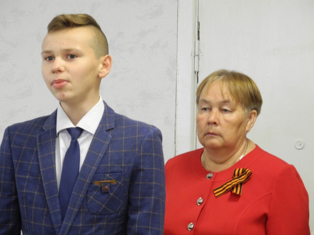 Восьмиклассник Даниил Румянцев - постоянный участник мероприятий ветеранов. (Фото Натальи Кулишовой).