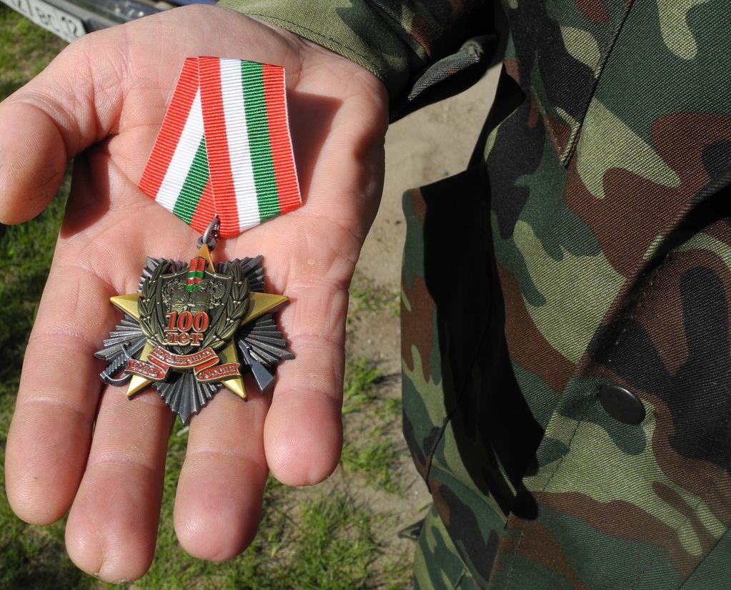 Памятная медаль к 100-летию погранвойск.(Фото Натальи Кулишовой).