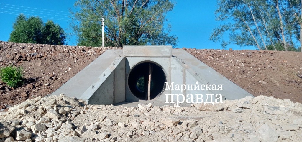 Мощная водопропускная труба и горы бетона - теперь стихия не страшна..jpg