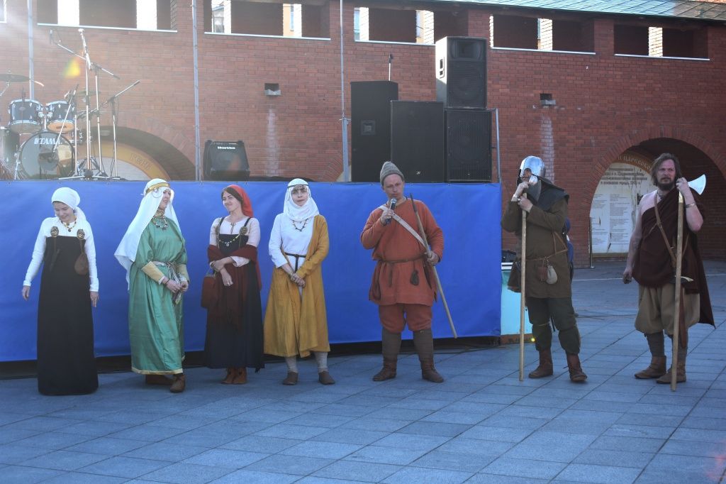 Реконструкторы рассказали зрителям о своем одеянии и как ими прорабатывался образ