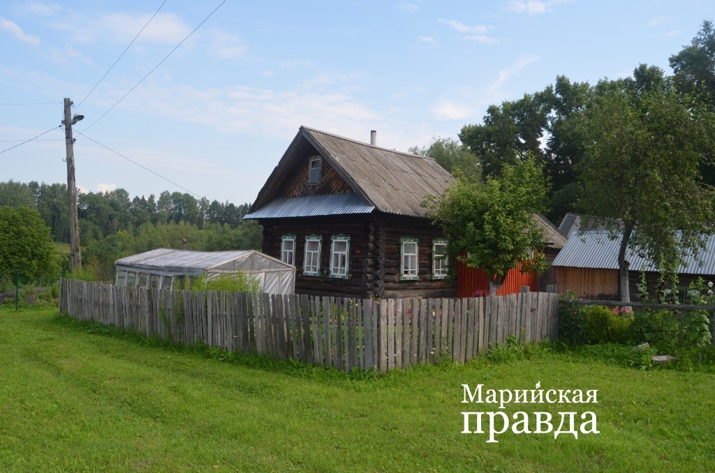 Этот дом супруги Акпулатовы построили много лет назад.jpg