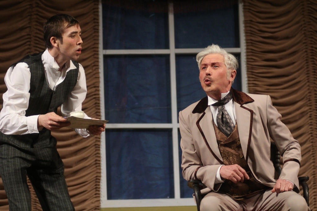 Сцена из спектакля На всякого мудреца довольно простоты. фото предоставлено театром им. Шкетана.jpg