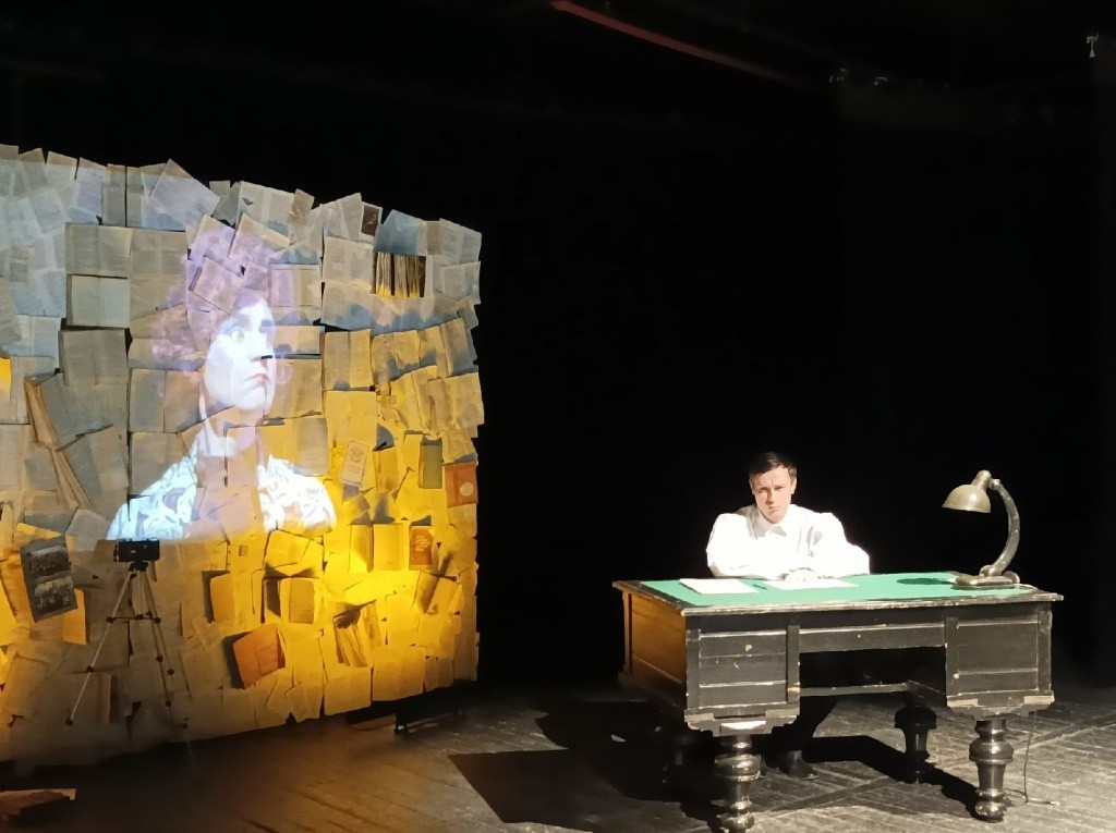 Ефимов и там, и тут.jpg Ефимов и там, и тут.jpg