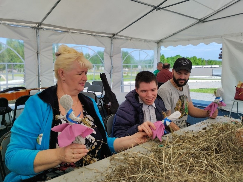 Участники конкурса посетили мастер-классы народного творчества. (Фото предоставлено Иваном Матвеевым).