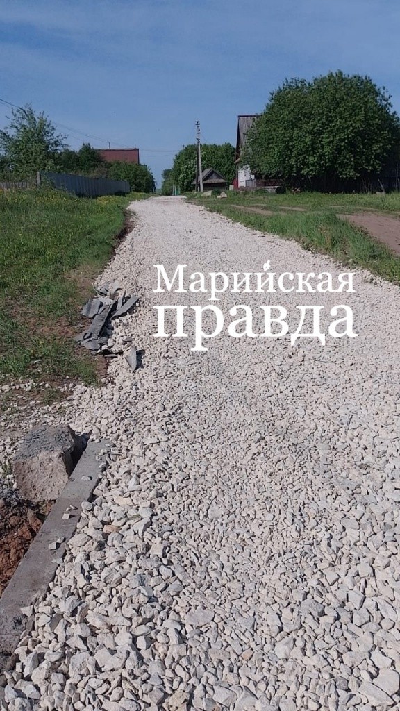 Щебень, конечно, не асфальт, но, по крайней мере, проехать можно в любую погоду. Щебень, конечно, не асфальт, но, по крайней мере, проехать можно в любую погоду..jpg