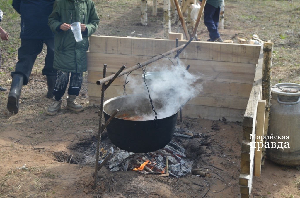 В холодный день горячие шурпа и чай пошли на ура..jpg