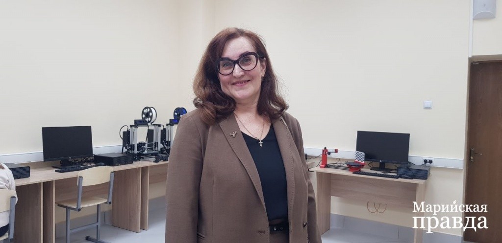 Татьяна Анатольевна преподает географию в школе Волжска. 3D моделирование, робототехника очень популярны среди детей, - рассказал педагог. Фото Е. Роман. photo_2023-03-13_13-33-52 (2).jpg