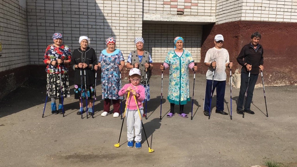 На первое занятие вышли все желающие. (Фото предоставлено Новоторъяльским КЦСОН). 