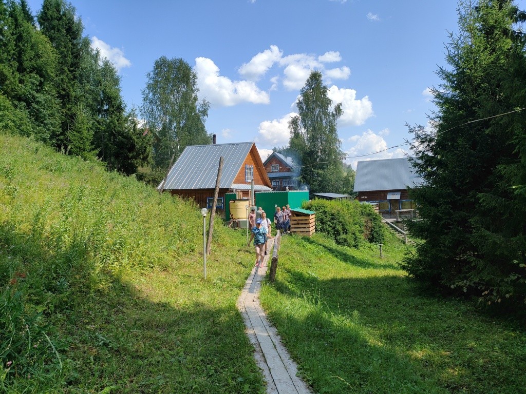 Холмистая местность не позволяет путешествовать здесь на инвалидной коляске. (Фото предоставлено МРО ВОИ).