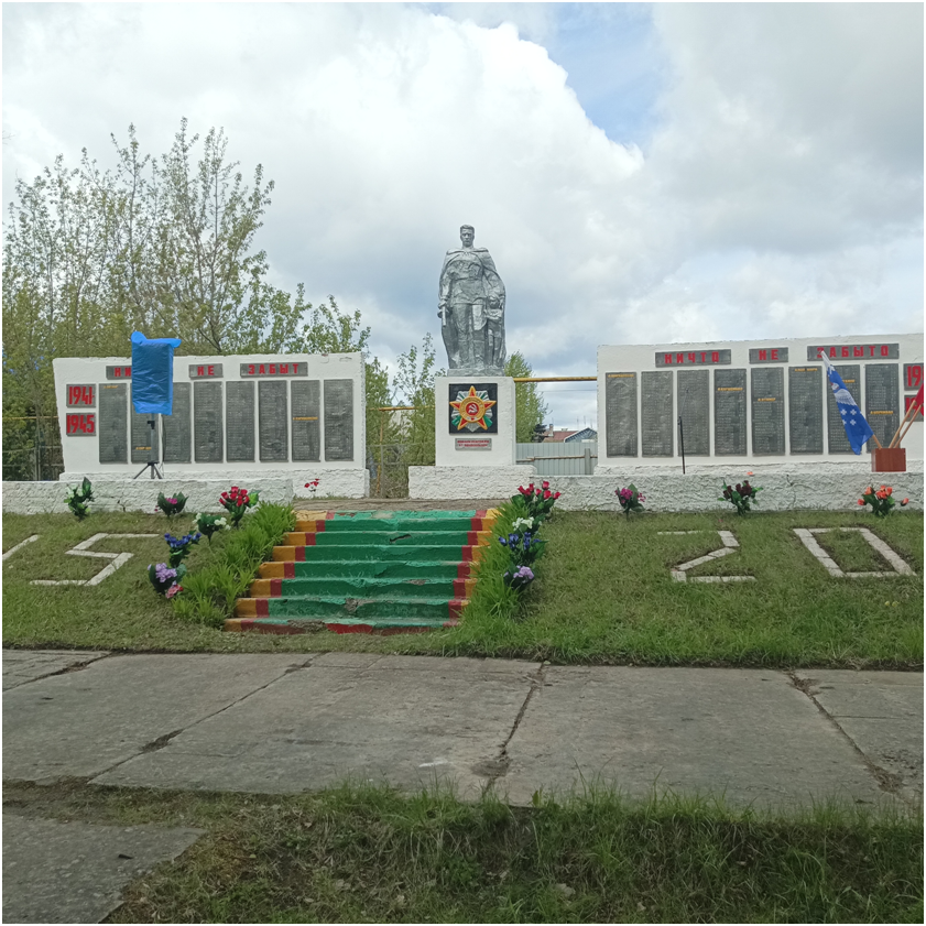 с. Сотнур Обелиск.png