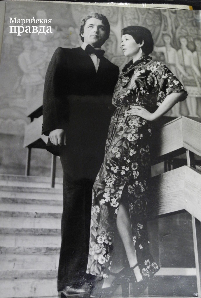 Быть моделью - непростая наука. (Фоторепродукция Натальи Кулишовой).