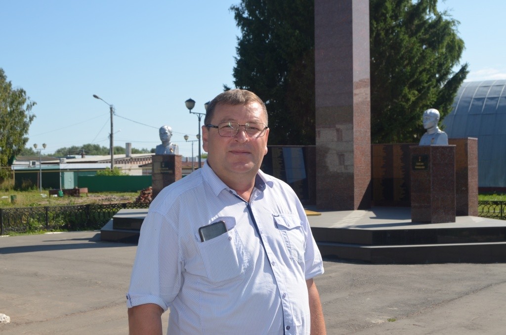 Глава администрации городского поселения Камиль Ахматгараев зона отдыха у фонтана наверняка будет очень популярна у параньгинцев.JPG