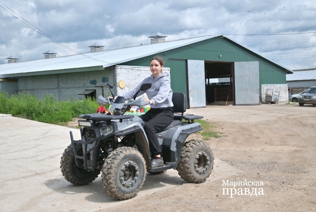 На работу Эвелина ездит на отцовском квадрацикле. На работу Эвелина ездит на отцовском квадрацикле1.jpg