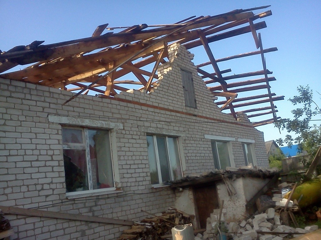 Несколько лет назад в Тумьюмучашском сельском поселении прошелся ураган, те, кто застраховал свое имущество, получили хорошие компенсации и до сих пор благодарят Свечникова.jpg