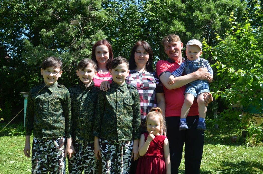 В семье Шабдаровых есть и дети, и внуки.JPG