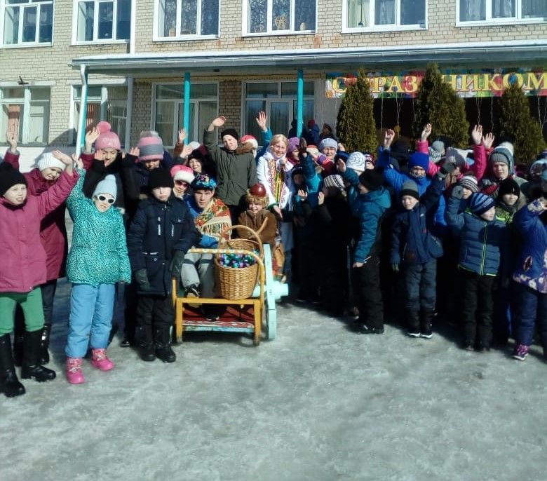 Салика из Марий Эл и Глинышек из Кировской области устроили детям праздник