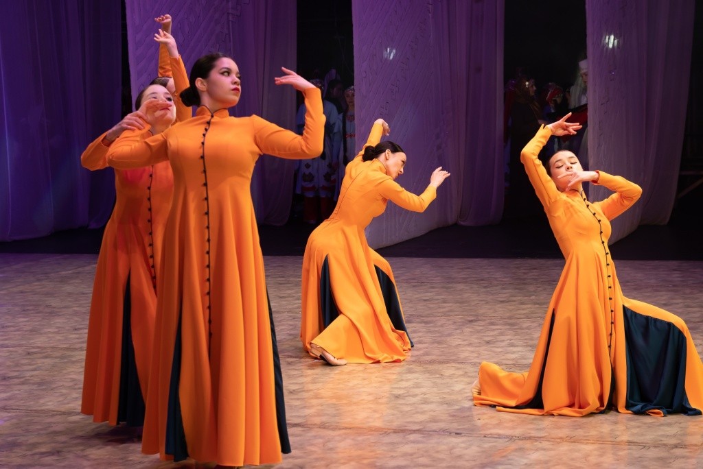 Народный танец - это не только соблюдение канонов, но и возможность добавить что-то новое в танцевальные номера..jpg