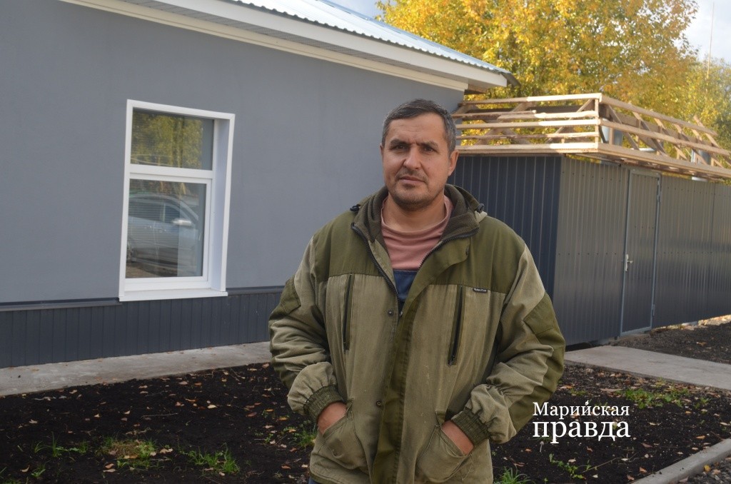 Ислам Шагиев опытный строитель и сам занимается ремонтом здания1.jpg