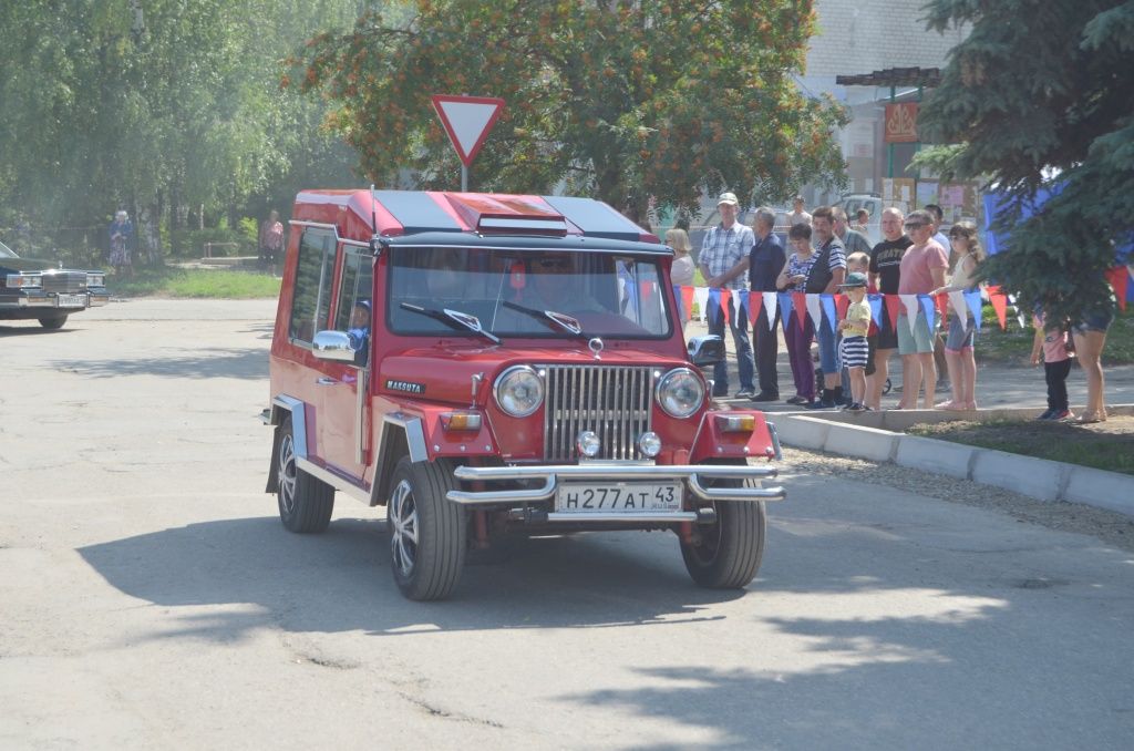 Автопробег по улицам поселка