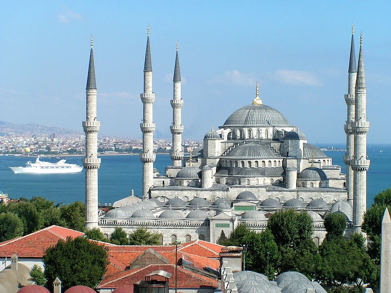 800px-Sultanahmetcamii_ilkkezbuacidan.jpg