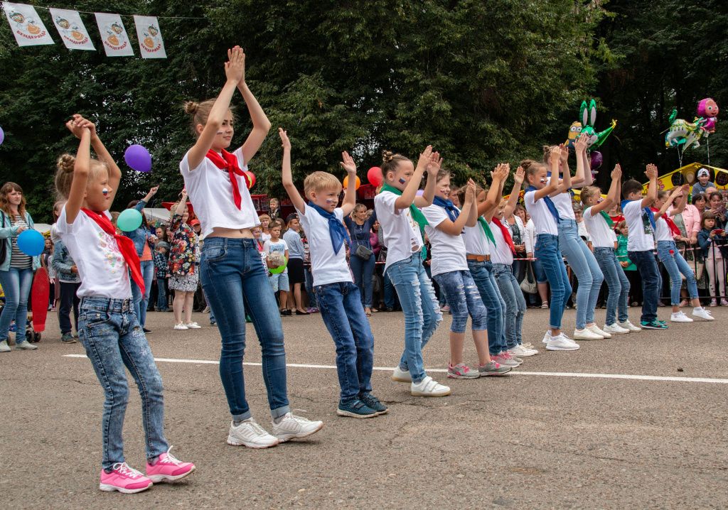 Танцуют все! (Фото В.Кузьминых).