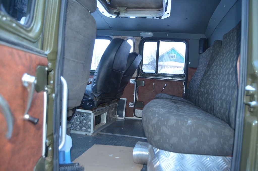 В салоне самоделки чувствуешь себя как в солидном импортном внедорожнике кожа, музыкальная система, отопление. В салоне самоделки чувствуешь себя как в солидном импортном внедорожнике кожа, музыкальная система, отопление.jpg