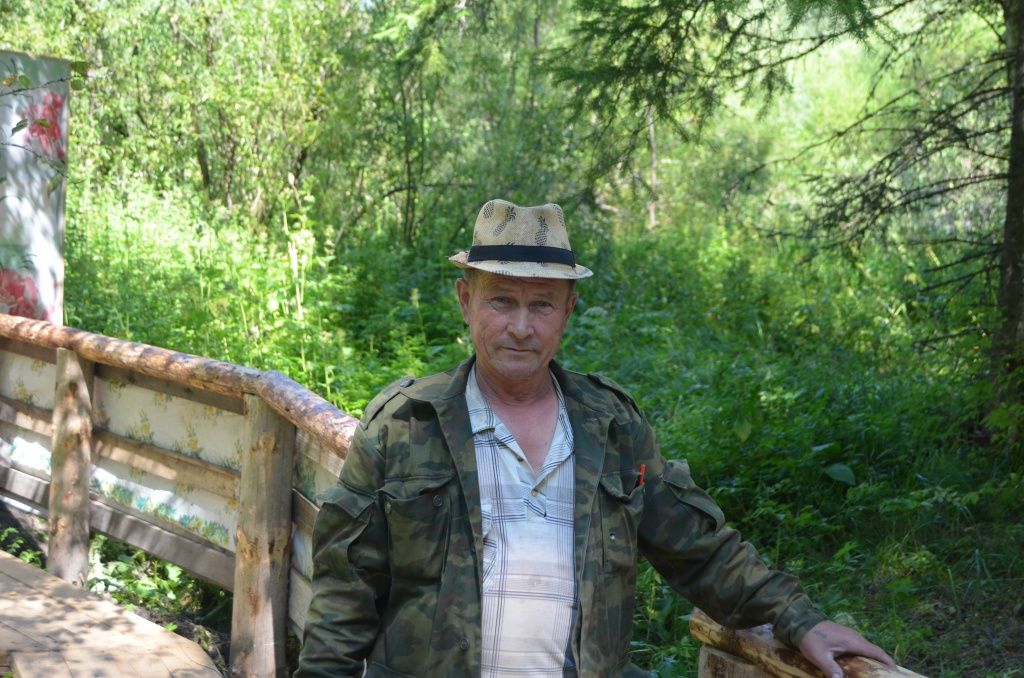 Житель Визимбири Роберт Антонов уже много лет увлечен идеей родниковых бань.JPG